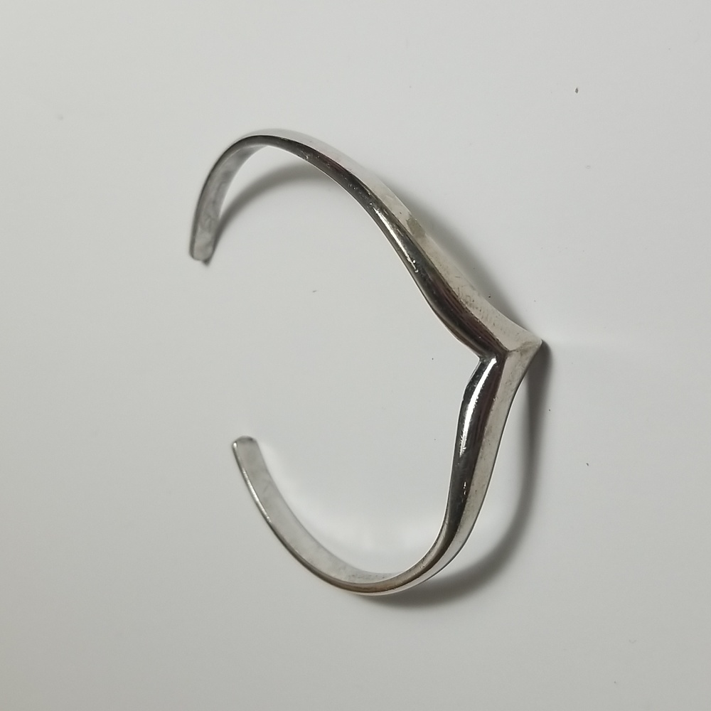 Vintage Avon, Chevron V pointed cuff bracelet